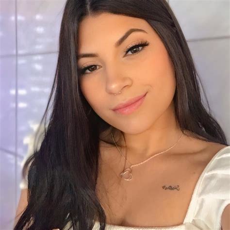 Yasmim Dornelles Profiles .